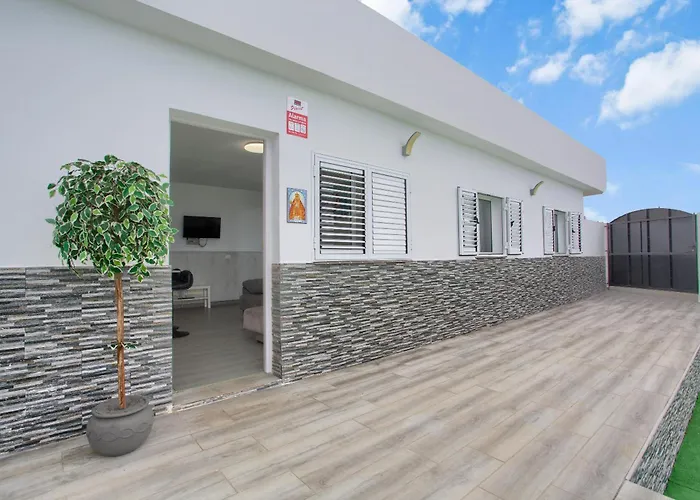 Candelaria Tatil Evi *